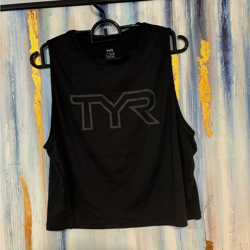 TYR crop workout tank. M